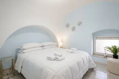 The Suite, Bari